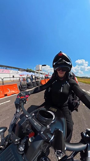 13K views · 336 reactions | Chico me pide llevarlo de copiloto para ver como manejo. #bikergirl #motos #motovlog | Aripakita | Facebook