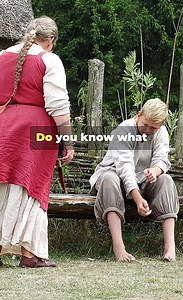 🇩🇰: Hvad spiste vikingerne? / 🇬🇧: What did the Vikings eat? 🇩🇰: Læs hele historien på dansk i kommentarfeltet / 🇬🇧: Read the entire history in English in the comment section 🇩🇰: Kilde: Nationalmuseet / 🇬🇧: Source: Nationalmuseet 🇩🇰: Billeder: AI, randreu: Denmark - Hobro, Vikings (CC BY SA 3.0), pudelek: Viking festival in Trelleborg, Denmark (CC BY SA 4.0), Silar: Viking Age elite cemetry in Bodzia, Archaeological excavation (CC BY SA 3.0) og Wikimedia Commons / 🇬🇧: Pictures: AI