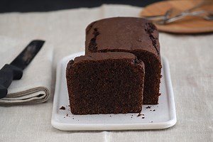Bizcocho de chocolate esponjoso y húmedo: receta fácil de postre casero en 30 minutos
