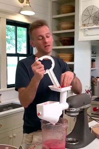 *TOMATO JUICE* - PRINT the recipe: https://www.wyseguide.com/tomato-juice/ This tomato juice will become your staple during soup season. Homemade tomato juice is thick, rich, and full of flavor. With this in hand, your chili will become the best ever. Next to freezing, tomato juice is the easiest way to preserve! Do it and you’ll see why! INGREDIENTS - 18 lb tomatoes, cored - 1/2 tsp citric acid per quart jar (see note below) INSTRUCTIONS - Run the cored tomatoes through a juicer/sauce maker or 