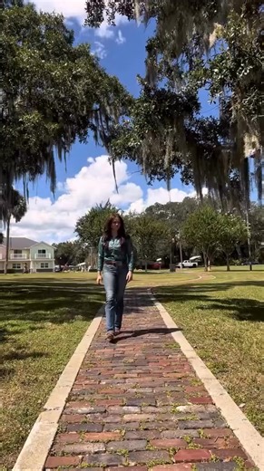 The Wallet Buckle stores your credit cards and ID in a secure place so you can pull them out in seconds! 🙌 Perfect gift for any occasion 🙌 NEVER lose your cards again 🙌 Holds up to 4 cards securely 🙌 Over 50,000 satisfied customers!! | Wallet Buckle