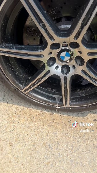 How to Effectively Clean BMW Car Wheels