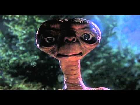 E.T., el extraterrestre(1982) - "Aqui podrías ser feliz, yo te cuidaría..."