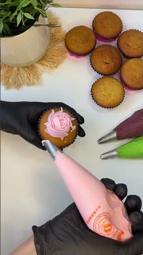 Piping Perfect Cupcake Frosting