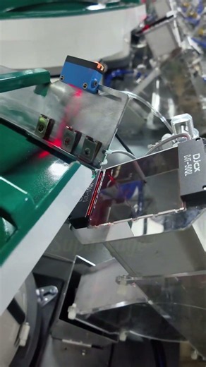 Vibratory Bowl Feeder | Screw Sorting & Feeding Process #packagingmachine #packingmachine