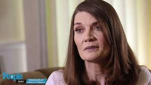 'The Glass Castle' Author Jeannette Walls on Discovering Her Mom Homeless & Rooting Through Trash in NYC
