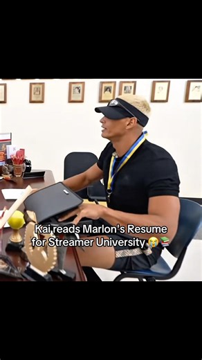 Kai reads Marlon's Resume for Streamer University 😭 #marlon #mar3lg #twitchclips #shorts