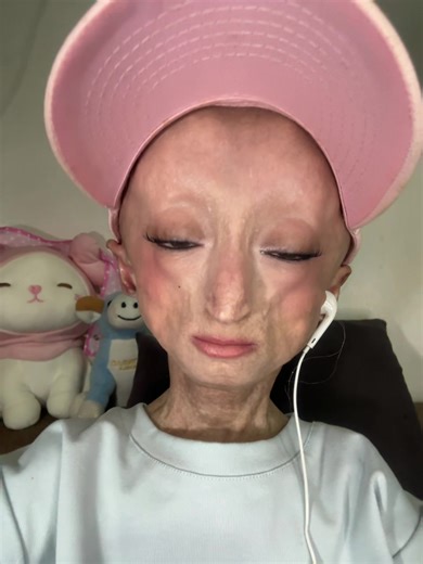 kim (@danie1lek)’s video of contact lens