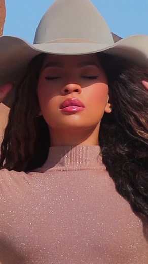 Stylish Desert Fashion in Long-Sleeved Dress