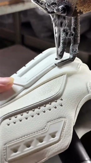 Heavy-Duty Side Wall Sole Stitching: Ultimate Industrial Shoe Manufacturing Process