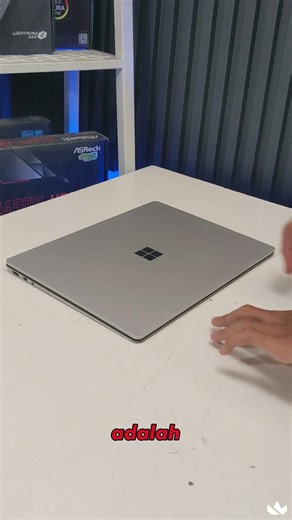 STOP OPENING YOUR LAPTOP FROM THE CORNER, Here is the right way to open your laptop screen