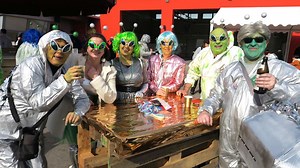 Einfach überirdisch gut: Faschingstreiben der Pullacher Feuerwehr entführt in den Weltraum
