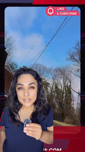 Something is happening in our skies. 📍 California: unexplained lights 📍 Knoxville, TN: disturbing sky noises Two locations. One mystery. Are we witnessing secret military operations, unknown technology, or something far bigger? Captured by David. The internet is divided. 👇 COMMENT your theory 👁️ FOLLOW for updates 🔄 SHARE before it’s gone #paranormal #skyquakes #skyboom #unexplained #tennessee