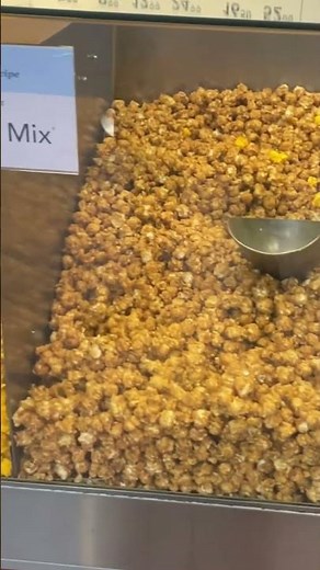Chicago’s Garrett Popcorn “Chicago Mix” #chicago #popcorn #carmel #cheese