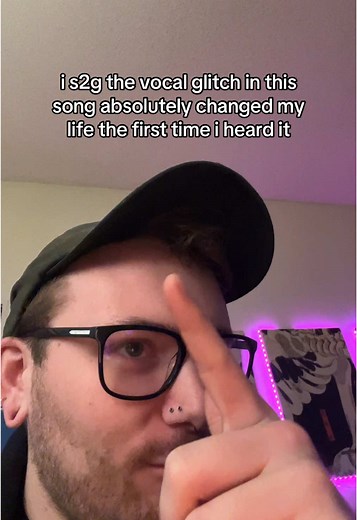 Exploring Hyperpop and Glitchcore Influences