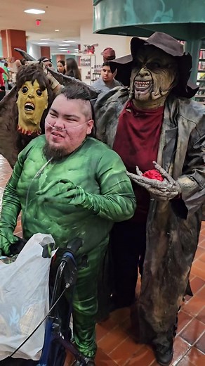 Amazing Jeepers Creepers Cosplay! #jeepers #jeeperscreepers #cosplay #cosplaycostume #costume #diy #halloweenlook #halloween2023 #monstercon #kingsofhorrortexas #queensofhorror #texas