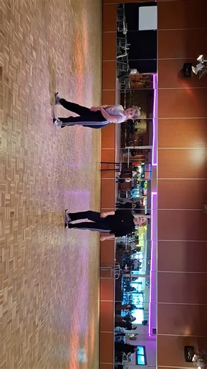 In de voetsporen van de mama . Zo moeder zo dochters!! Dansen een groot deel van ons leven .... Onder de leiding van Marie-Ann Dursin Dansschool Dursin een 2de thuis voor ons . Al 37 jaar actief als danser, 14 jaar als trainster! Best wel trots op. ZUSJES 🤩🤩🤩 | Anke Loote