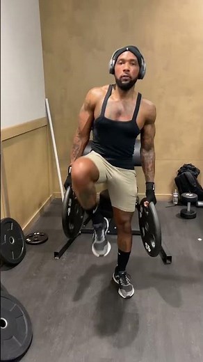 Let’s work your Abs marching like a soldier #fitness #gym #health