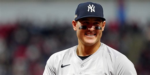 Back on baseball's biggest stage, Rizzo allows grit to guide him