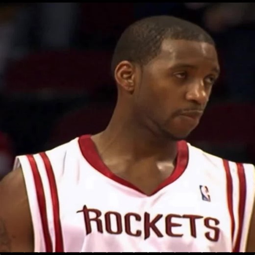 Goku's Majestic Fall: A Power Showcase