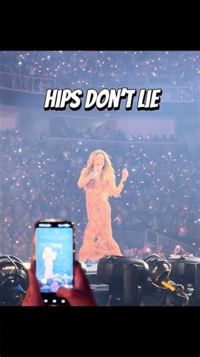 Shakira - Hips Don’t Lie 🔥 Live in San Jose #Shakira
