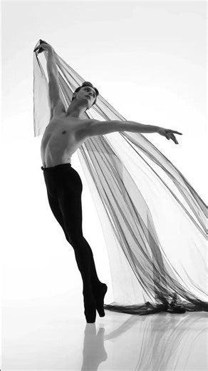 🇺🇦 Model poses for photoshoot📸 Ballet. Model Eugene