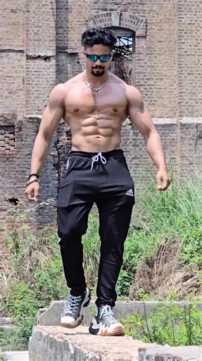 Muscle or location kya pasand aayi? 🦍 #sixpack #workout #gymmotivation #inspiration #short