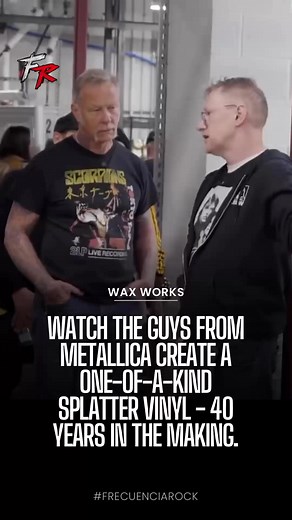 Ever wonder how a splatter vinyl is made? Metallica shows you how it’s done. Watch the “Ride the Lightning” 40th anniversary edition come to life — one wax splatter at a time. • • • • • • • • • • • • • #frecuenciarock #bayarea #music #alternative #rock #concert #festival #festival #musicnews #news #fyp #explore #noticias #headline #showbiz #vinyl #behindthescenes #rock #metal #trash #weekend #checkitout #metallica #ridethelightning #vinylgram #splattervinyl #acdc #larsulrich #jameshetfield #blac
