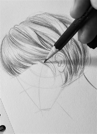 Tutorial rápido: Construção de cabeça e cabelo (3/4). Qual parte do desenho você acha mais difícil: o rosto ou o cabelo? Me conta aqui! 👇 #desenho #arte #tutorialdedesenho #esboço