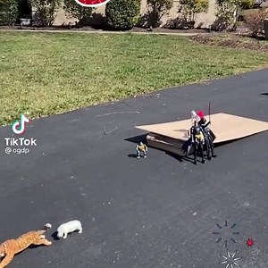 3.4K views · 21 reactions | Cuantos de ustedes diseñan pistas de salto para sus juguetes #leitonsstore #juguetes | Almacen Rodolfo Leiton - Leiton's Store | Facebook