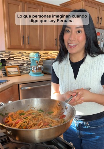Lo que las personas imagen cuando digo que soy Peruvian 😂 #peruanaenusa #peruviangirl #internationalcouple