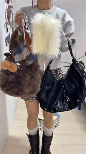 bibi★ on Instagram: "可愛いアイテムGETしたから紹介❕🎀✨️（最後にショップの中身チラ見せ👀） 見たことないデザインのレッグウォーマーやアクセサリー、バック、他にも沢山あるの！！ どれも個性的で本当に本当に可愛い💖✨️ 気になる人はぜひ、ショップをチェックしてみて✨ ✅私のフォロワーさん専用のクーポンがあって、クーポンコードは【BIBI0928】🎫✨ 500円OFFのクーポンで、金額に関係なく、使用回数も無制限です！"