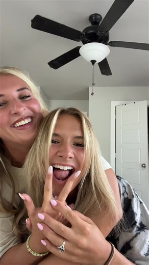 Emily Gittemeier (@emgitt)’s videos with original sound - ︎