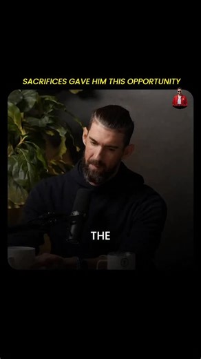 PODISTAAN on Instagram: "以下是关于迈克尔·菲尔普斯（Michael Phelps）的300字中文介绍，涵盖他的奥运经历、播客与访谈、成就、心态、成功与种族背景： 迈克尔·菲尔普斯（Michael Fred Phelps II）是美国历史上最伟大的游泳运动员，也是奥林匹克历史上奖牌最多的运动员，共获得28枚奥运奖牌，其中包括23枚金牌，创造了历史纪录。 他出生于1985年6月30日，在马里兰州巴尔的摩长大，自小展现出游泳天赋并加入专业俱乐部训练。 菲尔普斯的奥运征程始于2000年悉尼奥运会，15岁首次亮相，之后在2004年雅典奥运会上夺得6金2铜，震惊世界。 在2008年北京奥运会上，他更以8枚金牌的惊人成绩打破了单届奥运最多金牌的历史纪录。 随后在伦敦和里约奥运会上继续保持统治力，最终成为现代体育史上最成功的奥运选手。 菲尔普斯不仅以身体条件和技术优势闻名，他那种 永不满足、追求卓越的心态 也是他成功的关键。据他在访谈中透露，他甚至不将银牌或铜牌看作成功，而是视为未达目标的标志，这反映出他极端竞争精神和专注于胜利的心态。 在退役后，菲尔普斯参与多个有关运动员心