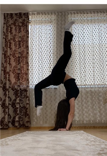 Master the Handstand: Essential Tips for Beginners