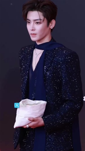 24.11.05 โอ๊ยย..หล่อจนใจเจ็บ #weibotvinternetvideosummit2024 #houminghao #侯明昊neo #侯明昊 #โหวหมิงฮ่าว #คนหล่อ #chineseactor #chineseboy #MGA #ที่สุดแห่งปี