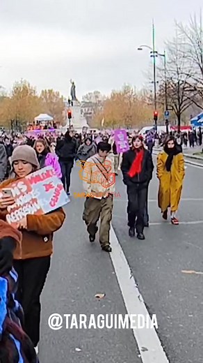 #paris Retour en images de la manifestation contre les violences sexistes et sexuelles. Appelée par une inter-organisation féministe antiraciste, anticoloniale, antifasciste place de la République. Notre reporter Momo Lemalin était présent sur place pour Taragüi Média et Taragüi Média Officiel #violencesauxfemmes #sexisme #NousToutes | Taragüi Média
