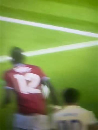 How can VAR check this and say everything is above board here 😂😂 It’s an absolute joke. Every single weekend there’s a laughably bad decision.