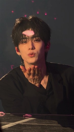 [FIND RIAN] He blew me a kiss #KPOP #KPOPIdol #ConcertMoment #IdolMoment #FanMoment