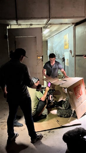 The trick behind this moving box scene