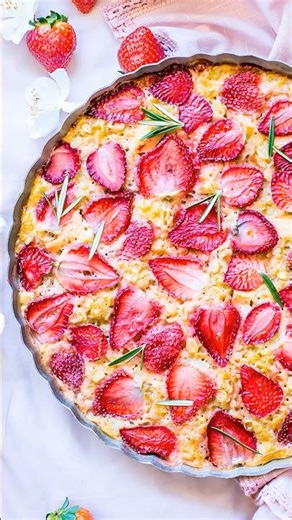 Apple-Strawberry Rosemary Clafoutis ⭐ #Strawberry #Rosemary #Clafoutis
