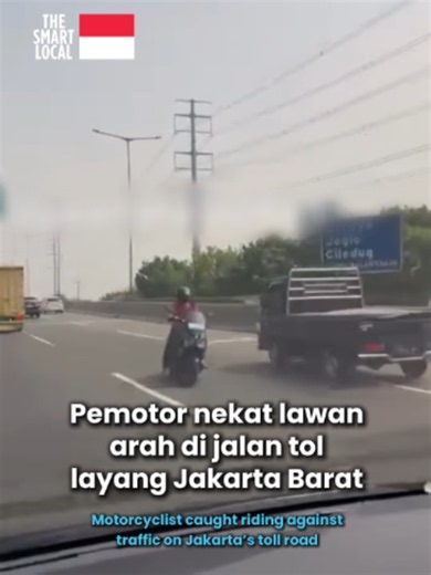 Motorcyclist caught riding against traffic on Jakarta’s toll road On October 12, a motorcyclist was caught riding against traffic on the West Jakarta elevated toll road, with footage of the incident circulating on social media. The rider was seen traveling in the wrong direction along a fast-moving lane used by vehicles at high speeds, as another road user recorded the incident. The dangerous stunt drew attention to the serious risks of wrong-way driving on toll roads, which can endanger both th