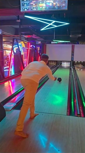 Pro Shots🎳 Pure Fun❤️‍🔥#arcade #bowling #friends #trending #viral #funwithfriends #timezone #nashik