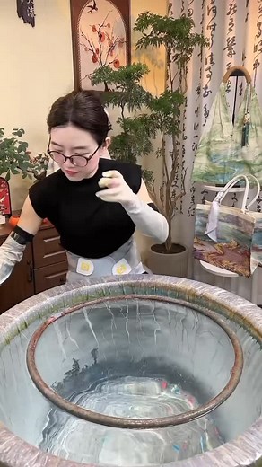 570 reactions · 11 comments | Use the color scheme mix with water to made a beautiful bag#artist #watercolor #watermarbling #art #waterart #reel | Meng Kheang | Facebook