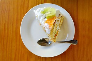 RECEPT ZA ZIMSKU VOĆNU TORTU: Osvežavajući fil od pavlake, sa kivijem i mandarinama