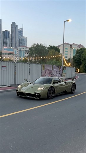 Green bodywork highlights the curves of this Pagani