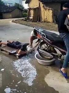 2.1K views · 5 comments | Well that's one way to wash your hair! | Mens Stuff Magazine | Facebook