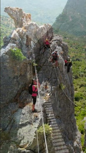 ⛰ Vía Ferrata de La Hermida: 😉 Aventura vertical en el desfiladero