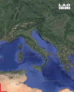 He saw his chance and he went for it 😂👏 | LADbible