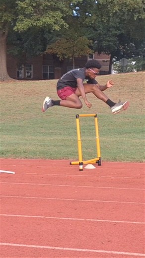 Hurdle Training - Hurdle On Short Approach with Chris Lewis #hurdledrills # #hurdles #trackandfield